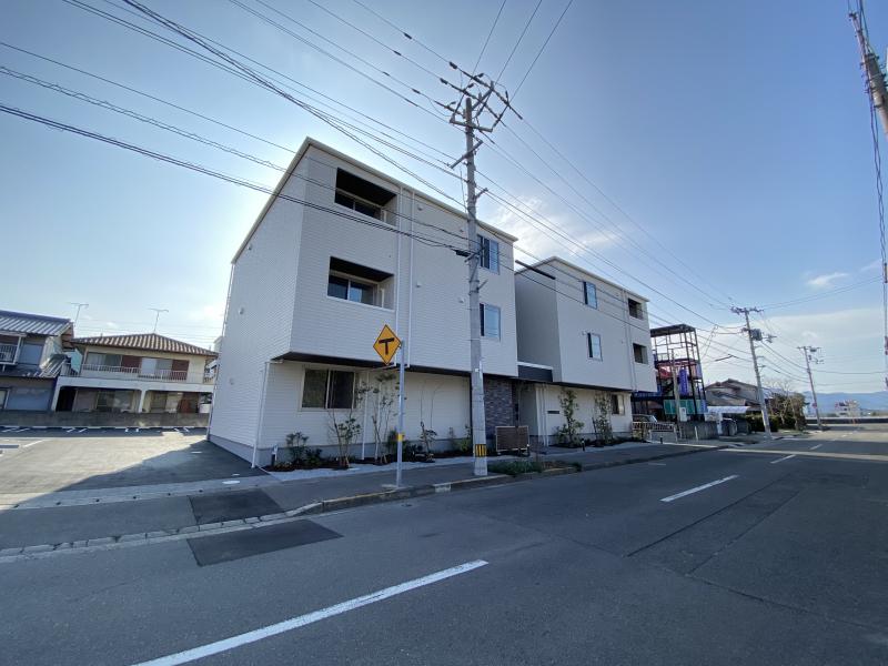 高松市新北町のマンションの建物外観