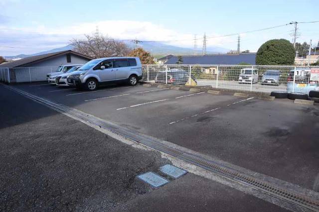 【コトー萩　三島市賃貸マンションの駐車場】