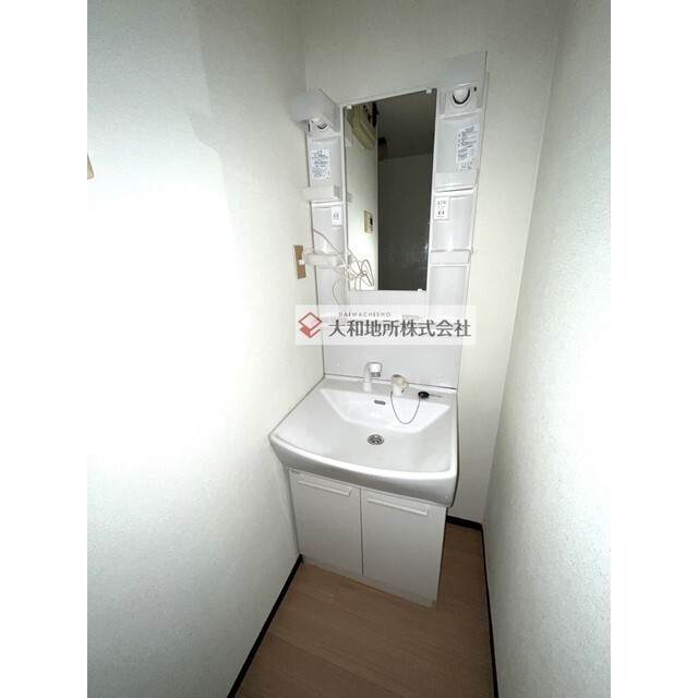 洗面設備　原状回復中のため他部屋写真です
