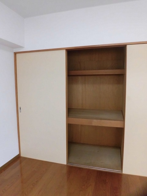 収納　押入