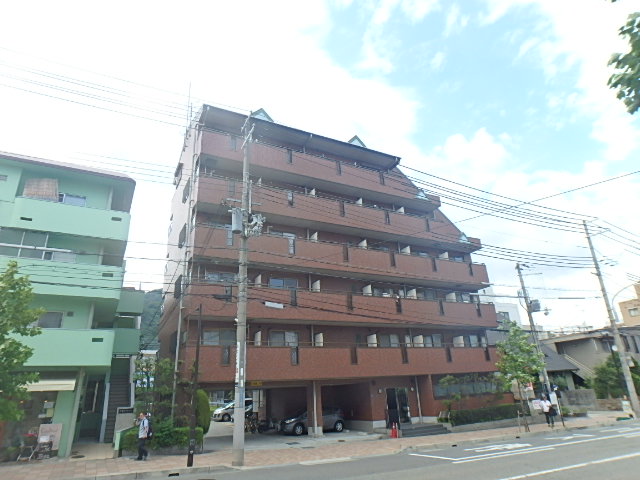神戸市東灘区本山北町のマンションの建物外観