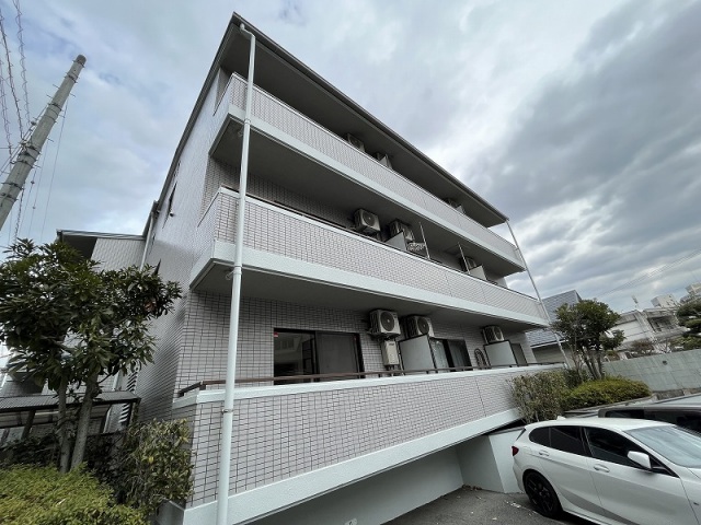 広島市南区段原南のマンションの建物外観