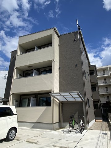 広島市中区江波二本松のアパートの建物外観