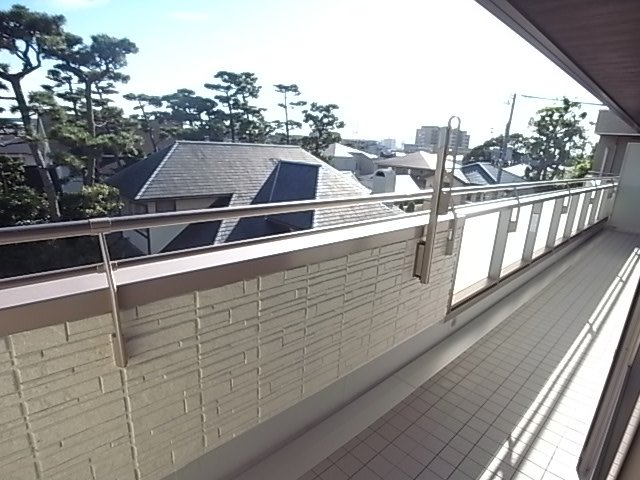 【芦屋市平田町のマンションのバルコニー】