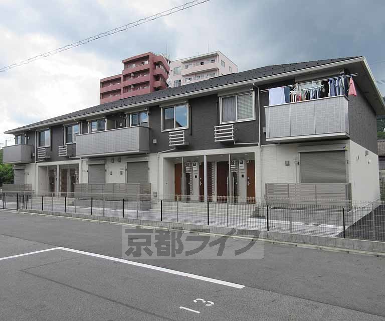 【大津市桜野町のアパートの建物外観】