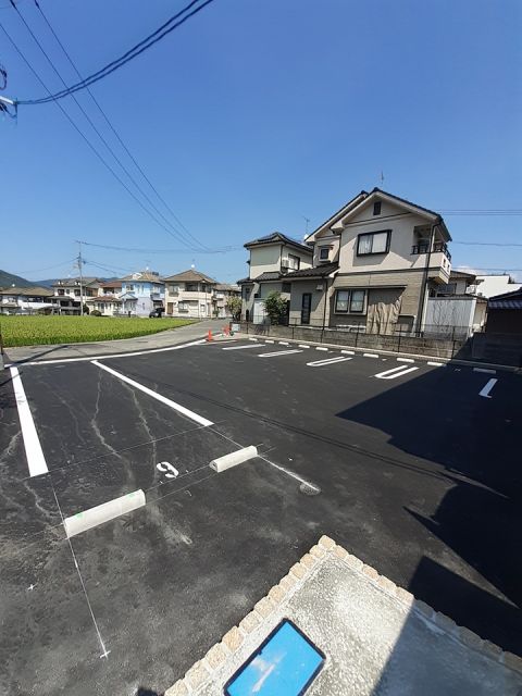 【安芸郡熊野町呉地のアパートの駐車場】