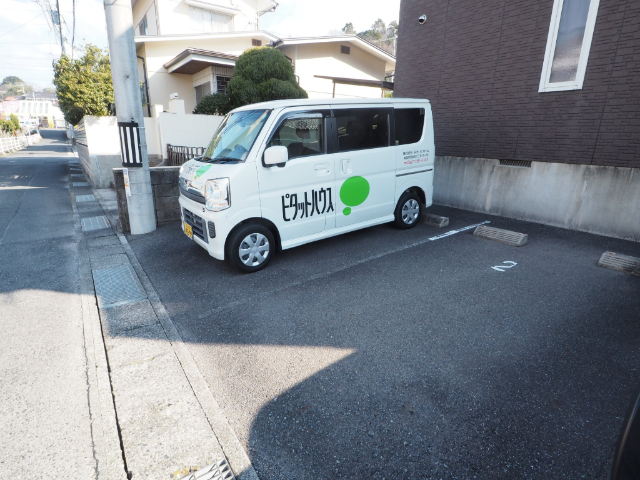 【シャーメゾン・千歳　Ｂ棟の駐車場】