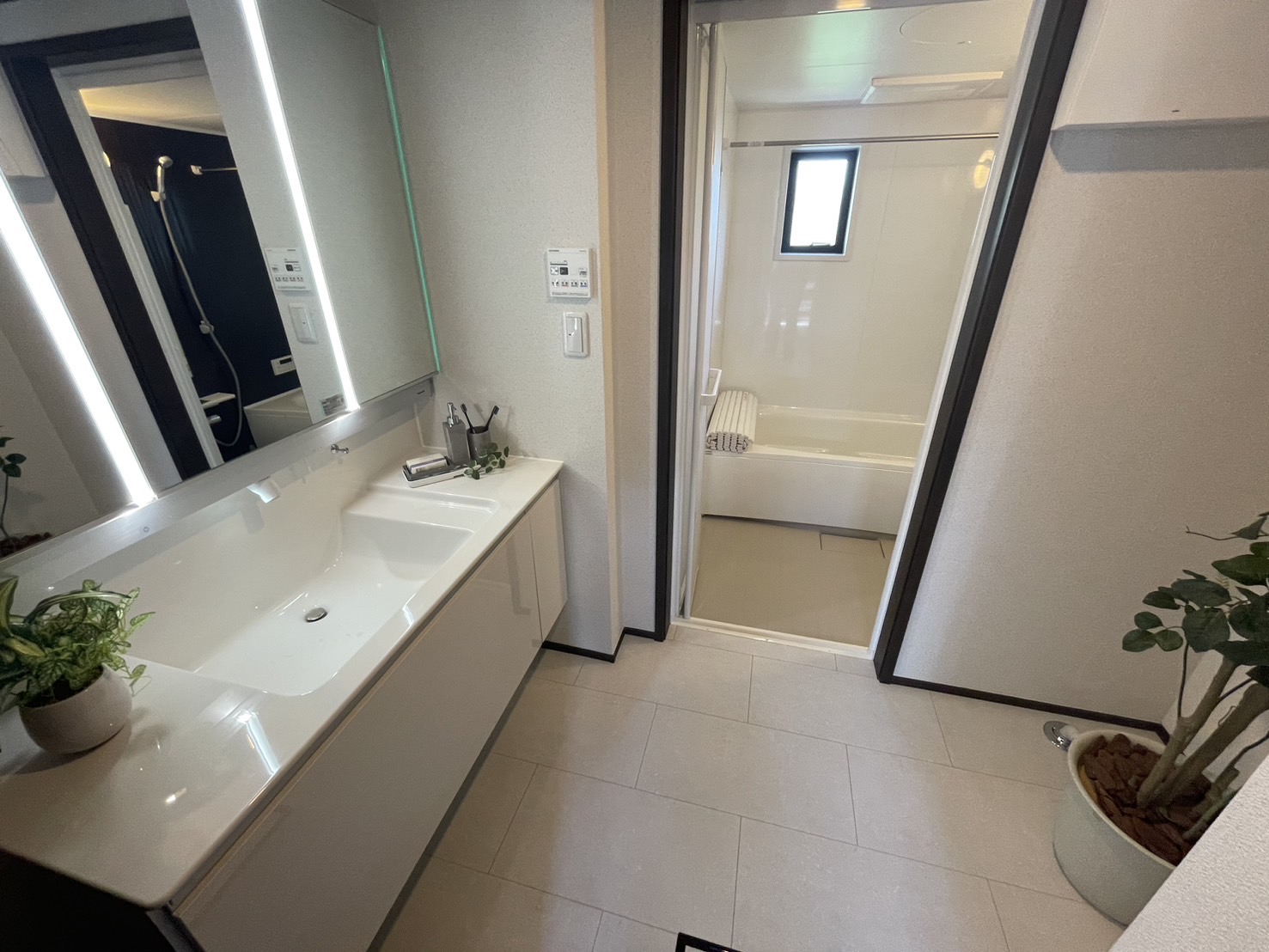 洗面設備　※家具はイメージです