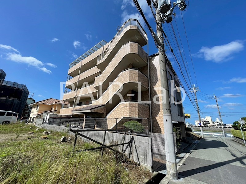 明石市魚住町鴨池のマンションの建物外観