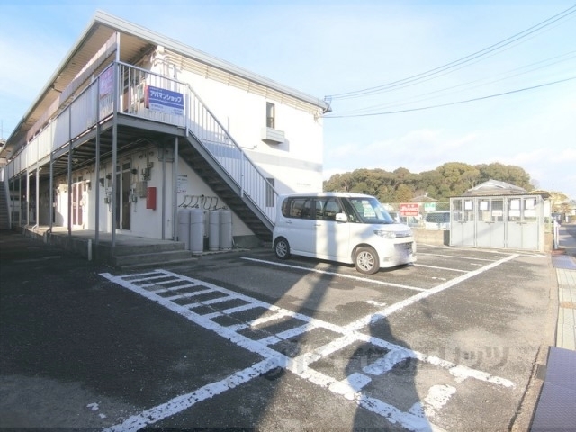 【フォーシーズン山田川の駐車場】