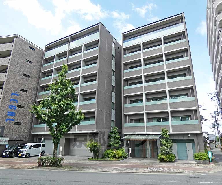 京都市上京区寺之内竪町のマンションの建物外観