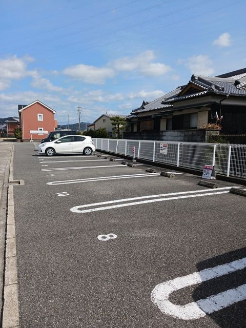 【御坊市藤田町吉田のアパートの駐車場】