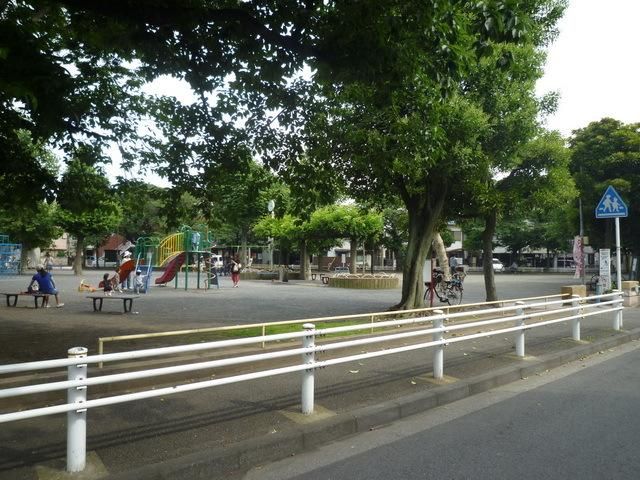 【横浜市鶴見区栄町通のマンションの公園】