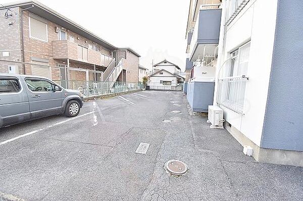 【ロハスコート瀬田の駐車場】