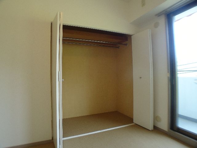 収納　洋室クローゼット