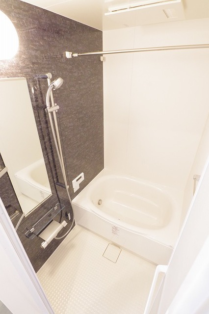バス・シャワールーム　大きな鏡が付いているお風呂です！