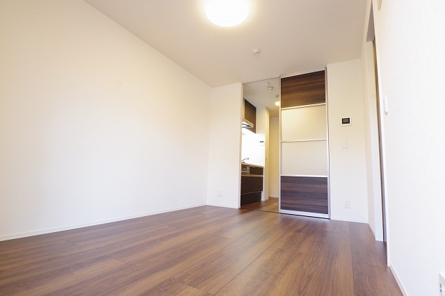 居室・リビング　室内物干し付き6帖のお部屋！