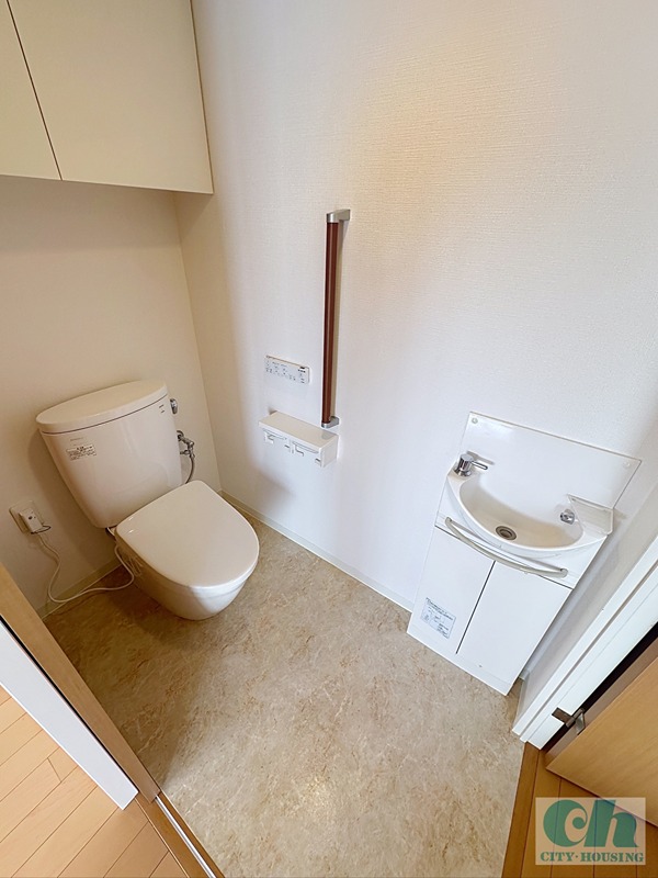 トイレ　ウォシュレット付きのトイレです♪