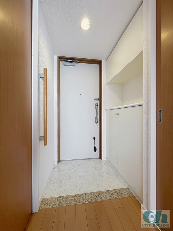 玄関　収納付きの玄関です♪