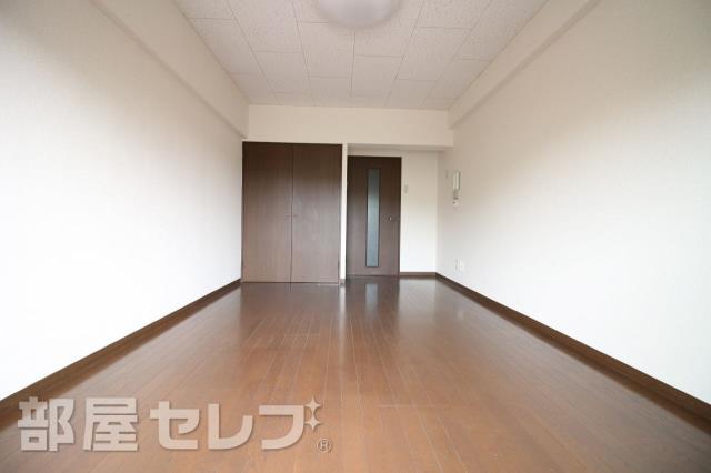 その他部屋・スペース　窓際からの写真です。