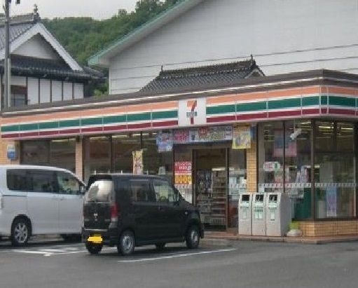 コンビニ　セブンイレブン（コンビニ）まで600m