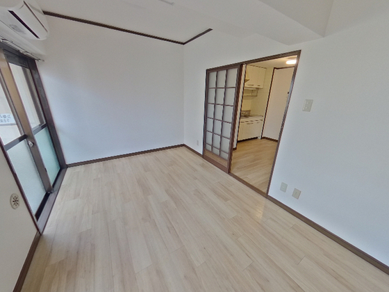 居室・リビング　※別部屋の写真です