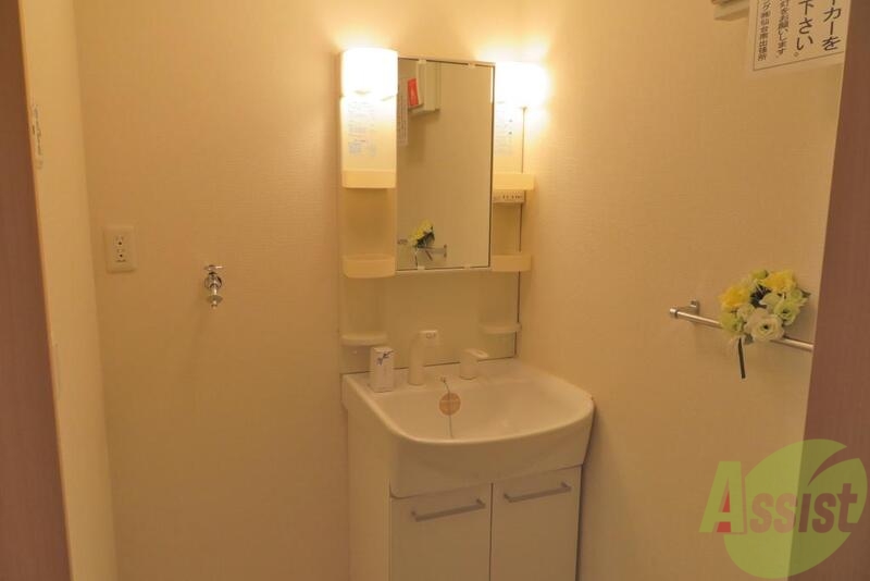 洗面設備　脱衣所内には洗面化粧台もちゃんとあります