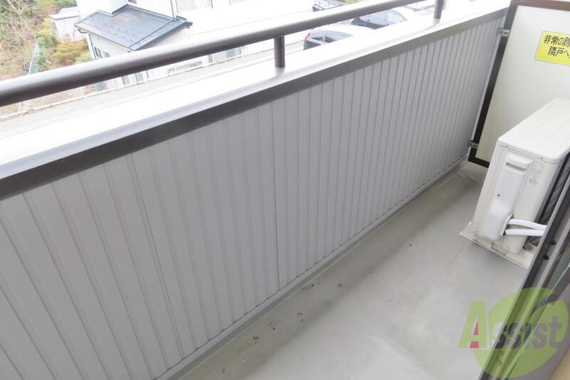 バルコニー　バルコニーは南東向きでお洗濯もはかどりそうですね