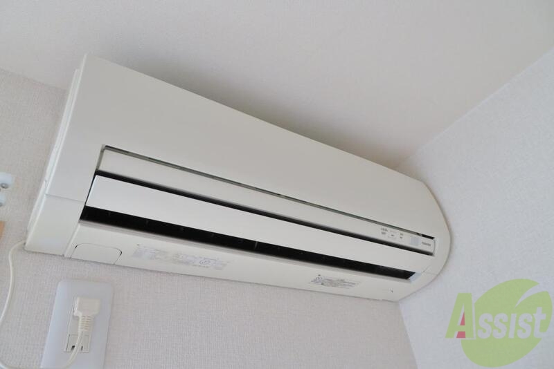 その他設備　夏も冬も大活躍のエアコンも備え付けですね