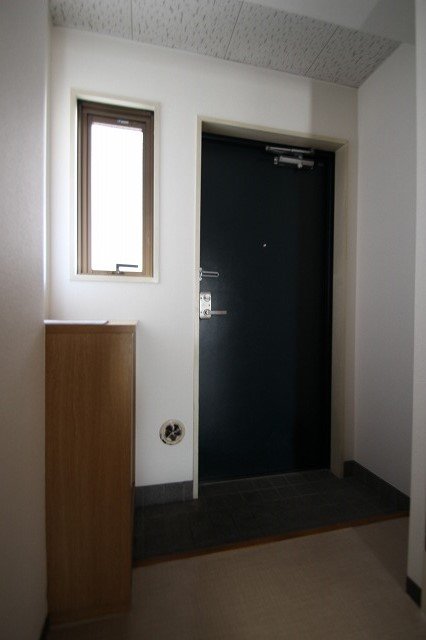 玄関　同物件別室です。
