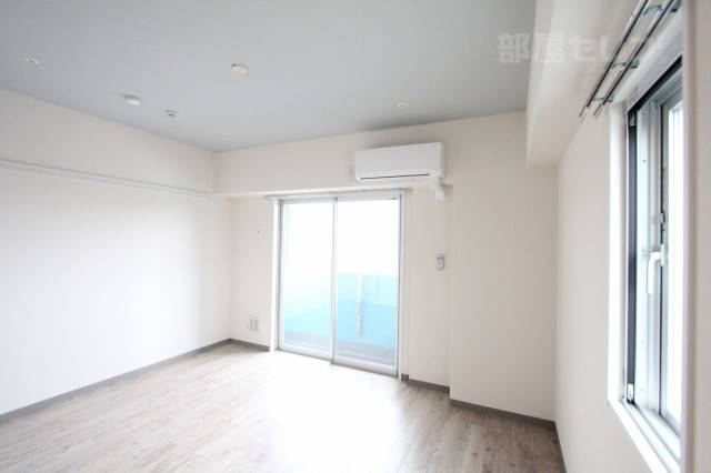 その他部屋・スペース　バルコニーからの明かりと窓からの明かりで明るいですよ