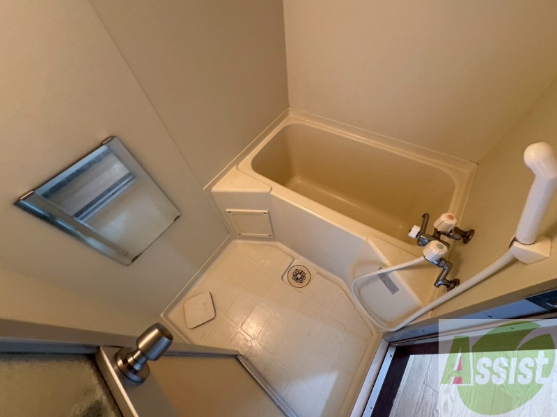 バス・シャワールーム　ユニットバスです。疲れを癒すのに欠かせませんね！