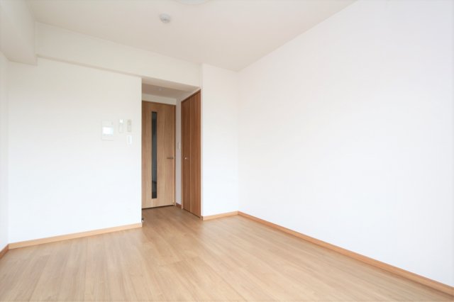 居室・リビング　参考写真（同物件別部屋）