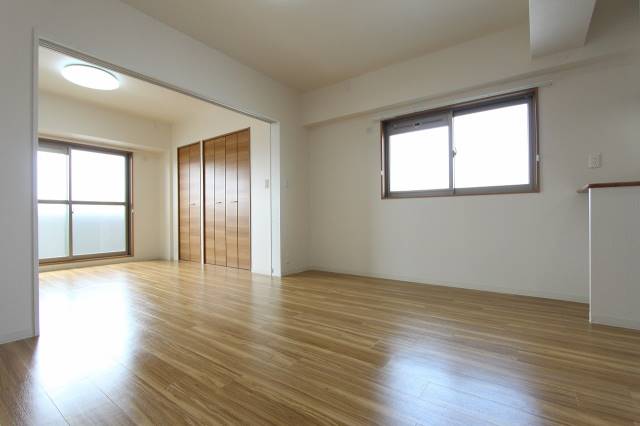 居室・リビング　４０２号室の写真