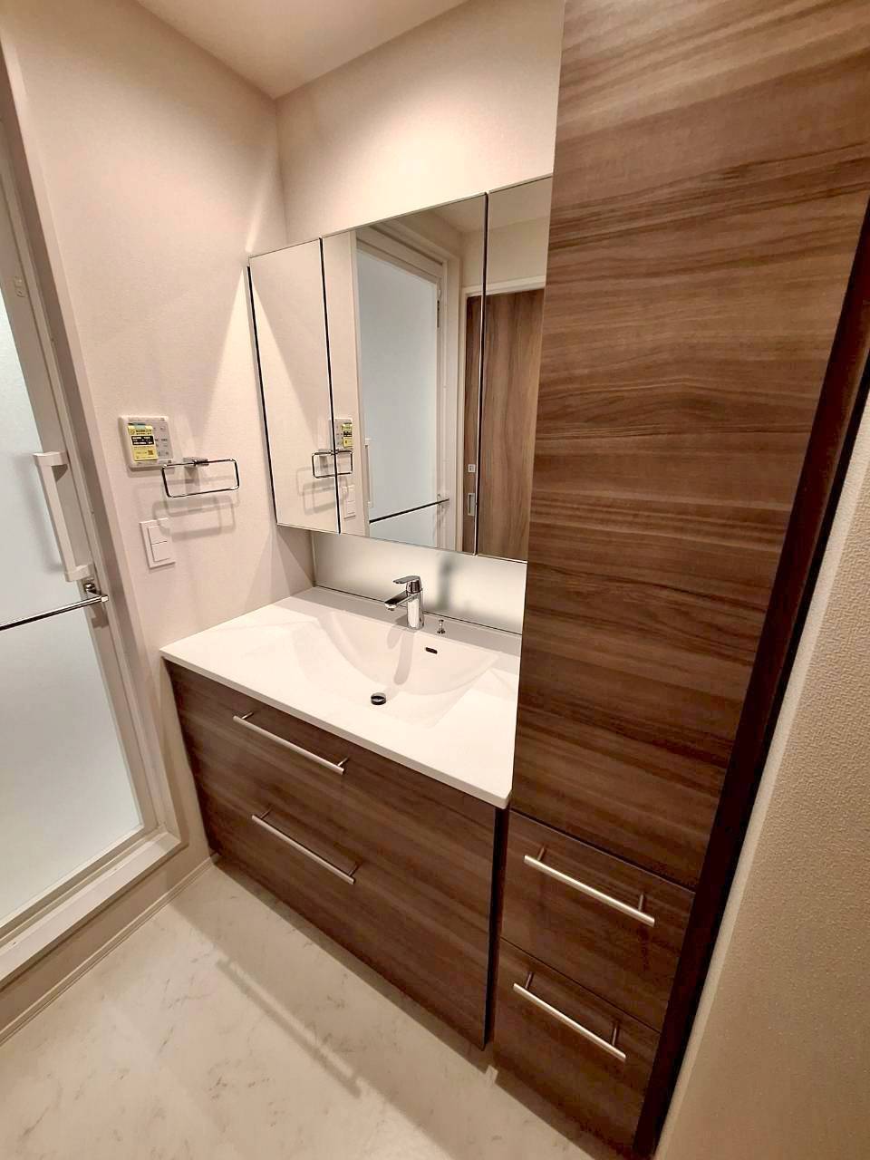 洗面設備　★収納たっぷりのシャンプードレッサー★