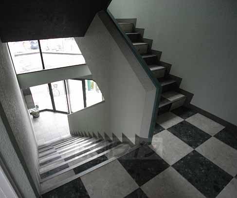 ロビー　マンション内に入ったところ。