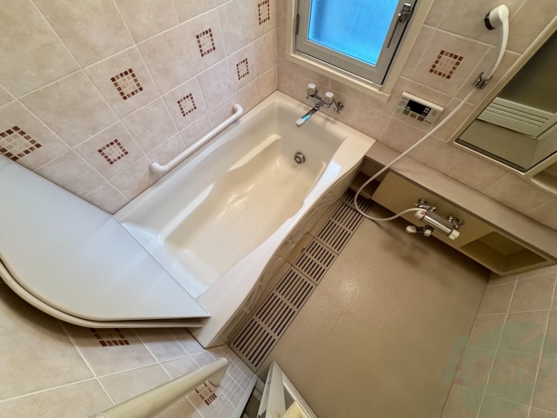 バス・シャワールーム　お風呂になります。一日の疲れを癒してくださいね。