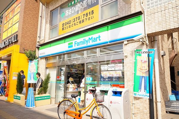 コンビニ　ファミリーマート矢野口駅前店（コンビニ）まで918m