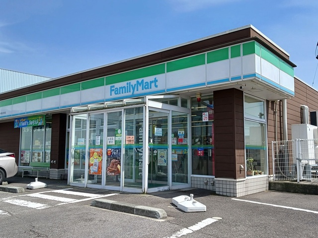 コンビニ　ファミリーマート大館住吉町店（コンビニ）まで779m