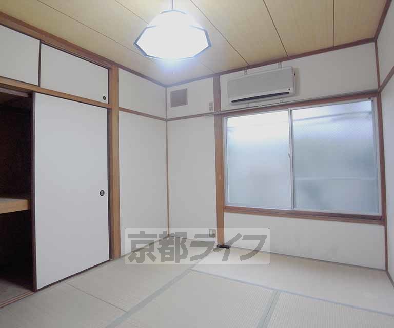 居室・リビング　使い勝手のよい一部屋です。