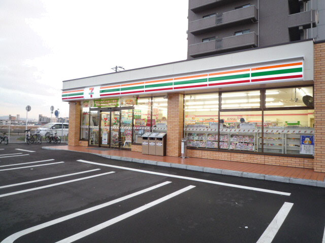 コンビニ　セブンイレブン己斐中１丁目店（コンビニ）まで566m