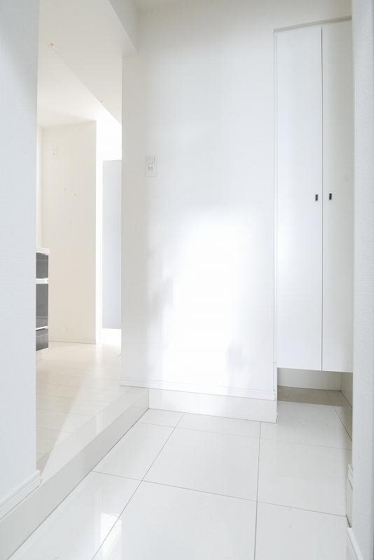 玄関　★《見学予約受け付け中》設備充実のハイグレード賃貸マンション