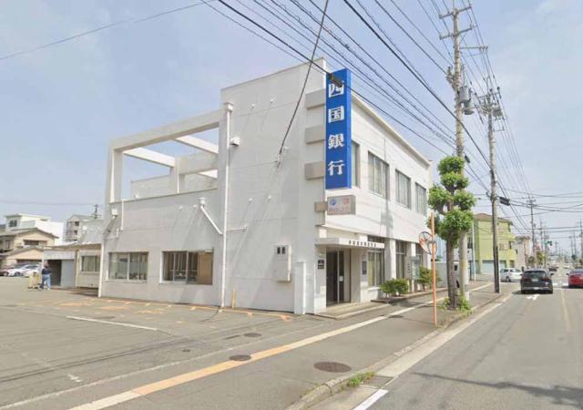 銀行　（株）四国銀行 渭東支店（銀行）まで222m