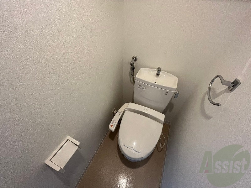 トイレ　ウォシュレット機能がついたトイレです。安心して使用できます。
