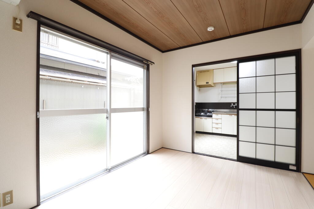 その他部屋・スペース　日当たりの良い6.0帖の洋室です♪