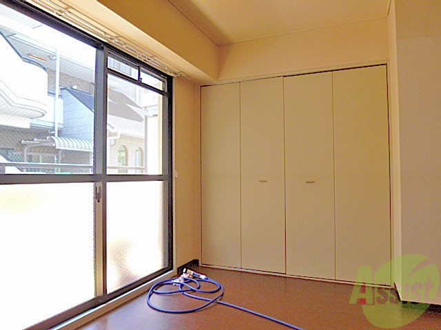 収納　こちらも単身マンションには大きめのクローゼットです。