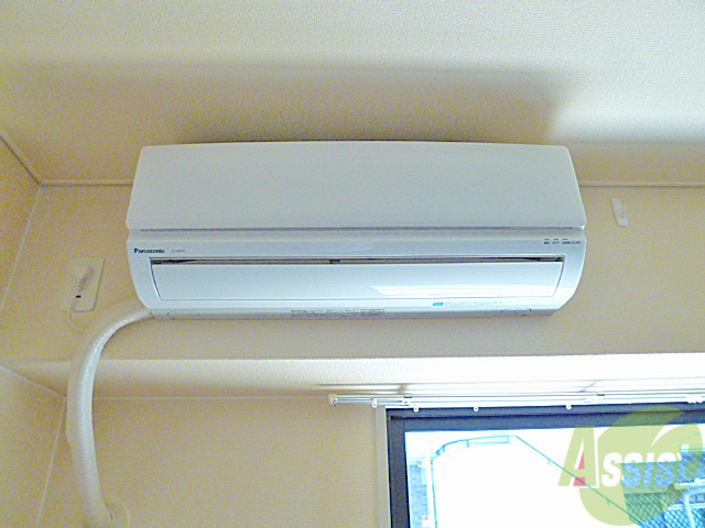 その他設備　エアコンはこの広いお部屋に対応した大きめのタイプでした。