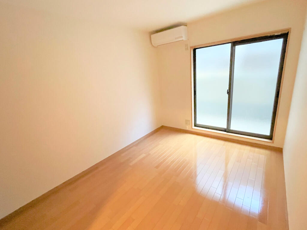 居室・リビング　※現在入居中につき写真は105号室です。