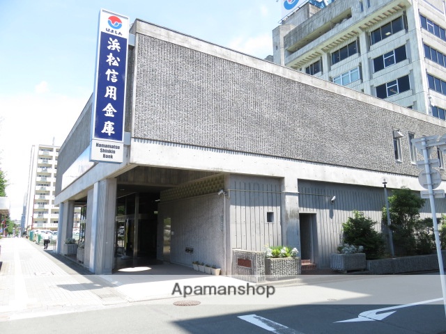 コンビニ　ファミリーマート（コンビニ）まで212m