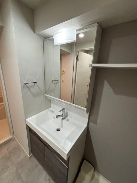 洗面設備　朝の忙しい時間帯にとても便利な独立洗面台！